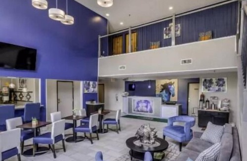 Lexington Hotel | Relaxing Unit Near Attractions in GuestHouse Lexington, Parking!