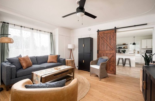 Burnips House | Renovated Cityside Farmhouse, Garden/Historic Barn
