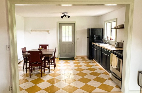 Hollowville Apartment | Restored 19th century farmhouse apartment 2 -charming farmland and town culture!