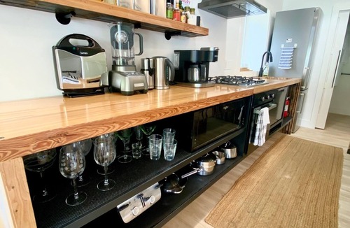Harbert House | Retreat WithInn-Relaxation Centrally Located to Beaches and Walkable Restaurants