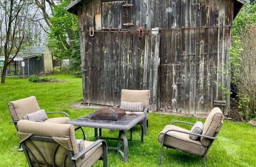 Livonia House | Retro Retreat in the Village of Livonia