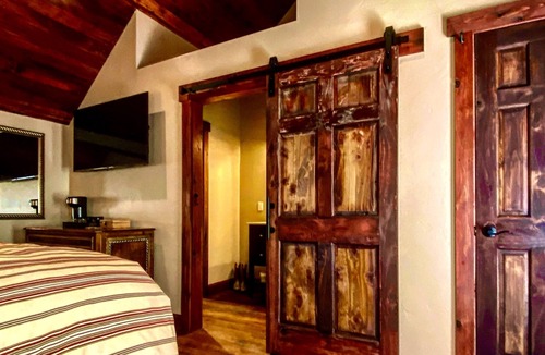 Green River Bed & Breakfast | River Rock Inn B&B - Adults Only