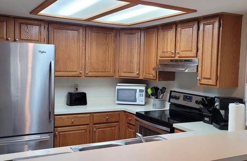 Lincoln Condo | Riverfront, Vacation! Spacious, Bright, Clean! 3 Br/2 Ba WEEKEND SHUTTLE TO LOON