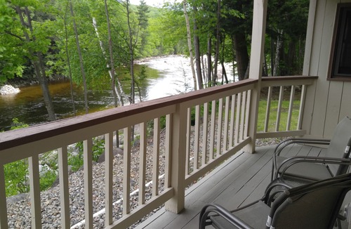 Lincoln Condo | Riverfront, Vacation! Spacious, Bright, Clean! 3 Br/2 Ba WEEKEND SHUTTLE TO LOON