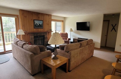 Lincoln Condo | Riverfront, Vacation! Spacious, Bright, Clean! 3 Br/2 Ba WEEKEND SHUTTLE TO LOON