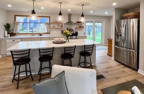 Tonawanda House | Riverview House: 13 miles to Niagara Falls and 12 miles to Buffalo