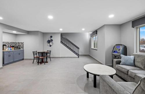Webster Crossing Hotel | Rodeway Inn
