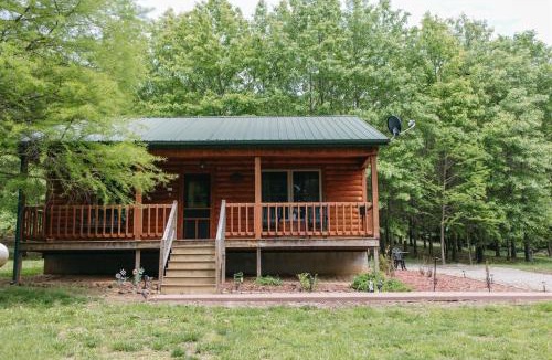 Carbondale House | Romantic Cabin w Hot Tub Near Carbondale