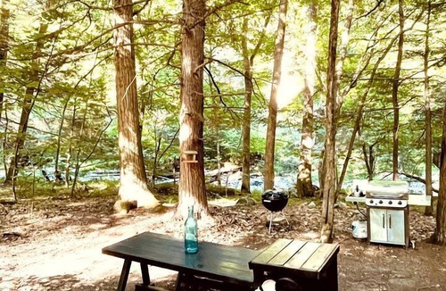 Ancram House | Romantic Glamping Getaway in a Pet Friendly Caravan, Ideal to Explore Hudson Valley