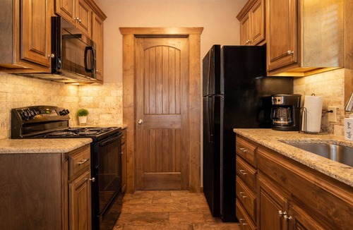 Indian Point Cabin | Romantic Lakefront Cabin on Table Rock Lake by SDC