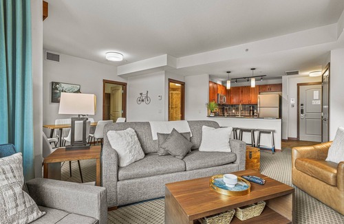 Canmore Apartment | Romantic Mountain Escape – Outdoor Hot Tubs & Private Balcony!