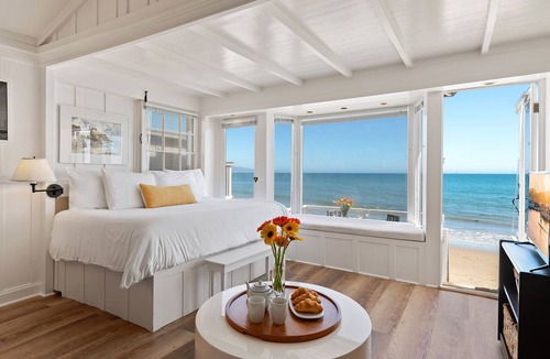 Montecito Apartment | Romantic Oceanfront Studio With Private Deck | Right On The Sand!
