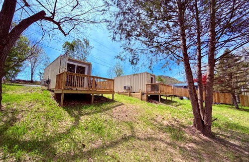 Camptown House | Romantic Riverfront Retreat
