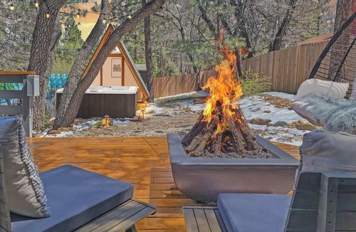 Sugarloaf Cabin | Romantic Secluded 1 Bedroom 1 Bath Getaway w/Hot Tub/Fire Pit/AC