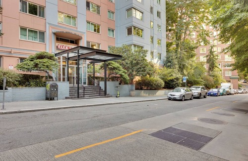 Downtown Seattle Apartment | Rooftop Deck & Views! Walkable Dtwn Seattle Condo