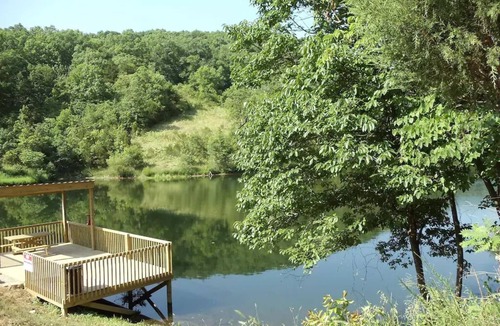 Notch Estates Cabin | Rustic Log Cabin w/Fireplace 10 min to Silver Dollar City Screened Porch