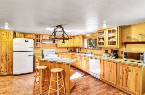 Parks Cabin | Rustic Star | Authentic Log Cabin in the Woods | Near the Grand Canyon, Flagstaff & Williams