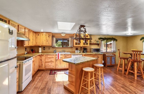 Parks Cabin | Rustic Star | Authentic Log Cabin in the Woods | Near the Grand Canyon, Flagstaff & Williams