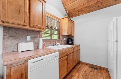 Branson West Cabin | Rustic Stonebridge Cabin, near Silver Dollar City Pools>Golf>Lake>Nature