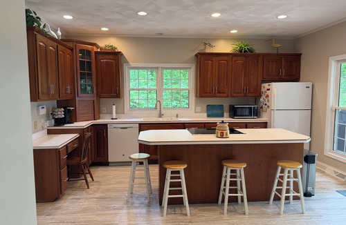 Hagarstown House | Sail Away into a beautiful vacation home with lots of amenities and charm.