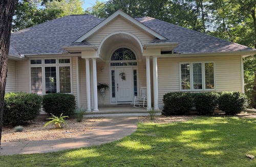 Hagarstown House | Sail Away into a beautiful vacation home with lots of amenities and charm.