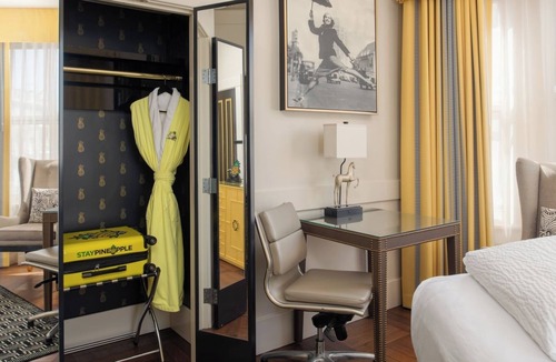 Theater District Hotel | San Francisco Getaway: Relaxing Room Close to Museum of Modern Art