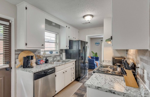 West Pensacola House | Screened Lanai! Pet-Friendly Haven in Pensacola