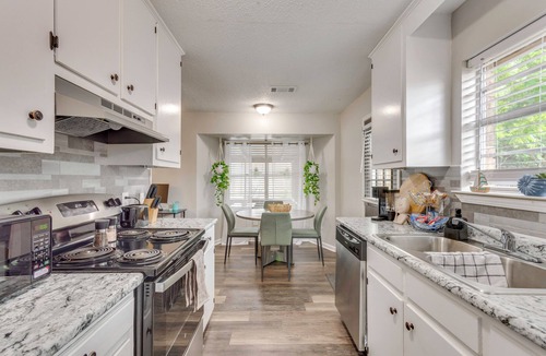 West Pensacola House | Screened Lanai! Pet-Friendly Haven in Pensacola