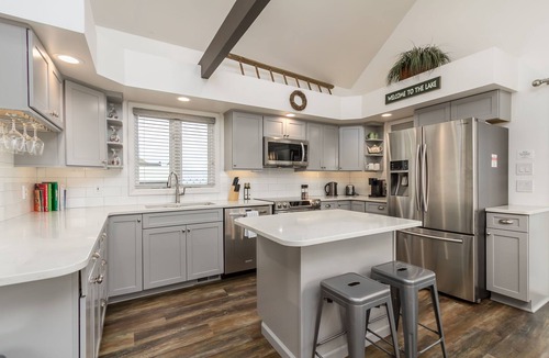 East Irondequoit Cottage | Sea Breeze Lakefront Cottage Steps to Hiking, Beach, Boat launch, Amusement Park