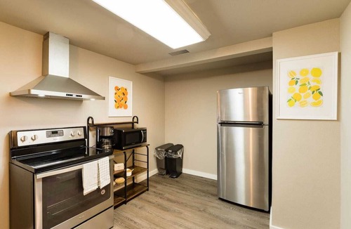 Highline House | Seattle Launchpad - Cozy and Modern 2 BR Guest Suite