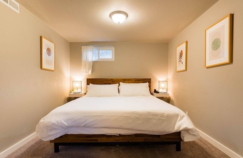 Highline House | Seattle Launchpad - Cozy and Modern 2 BR Guest Suite