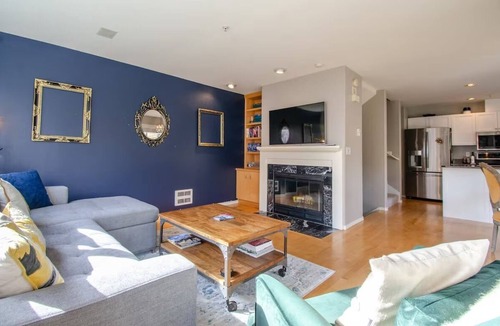 West Queen Anne House | Seattle Queen Anne Retreat – Rooftop Deck, Family-Friendly, Prime Location, AC