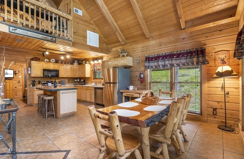 Ridgedale Cabin | Secluded Lodge w HotTub Loft w Games Near Big Cedar Trophy Buck Pet Friendly Car Charger Slide