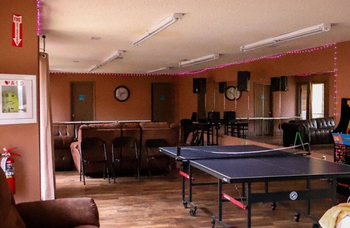 Waynesboro Hotel | Serene Cedar's Edge Room 1
