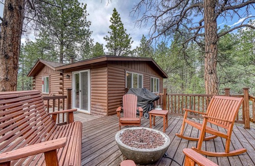 Howard Cabin | Serene Firepit Romantic