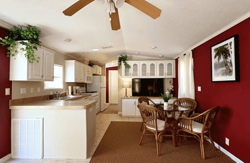 Seffner House | Serenity Cabin – Your Cozy Retreat Near Tampa