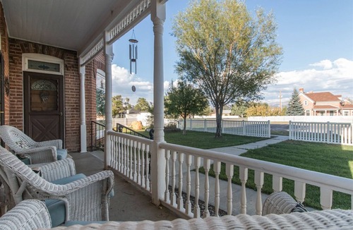 Panguitch House | Seven Gables 5 bedroom /4 bathroom sleeps 14 in beds