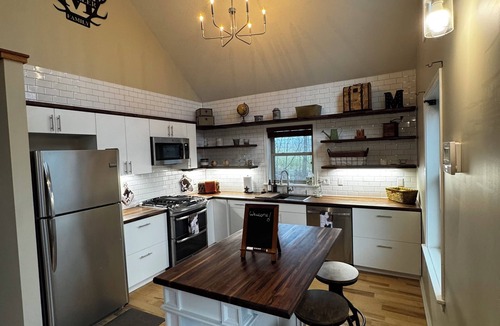 Perry Cottage | Silver Lake view Spa/Cottage in the Woods.