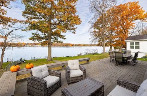 Perry House | Silver Lake Waterfront Escape