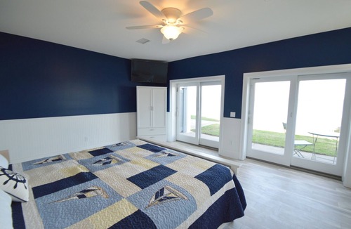 Geneva Bed & Breakfast | Single Level Lakefront Paradise. Pool, Hot Tub, Kayaks and More. Sleeps 10 Adults