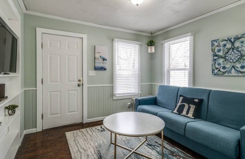 Pontiac Cottage | Small and comfortable beauty near Waterford/Pontiac border
