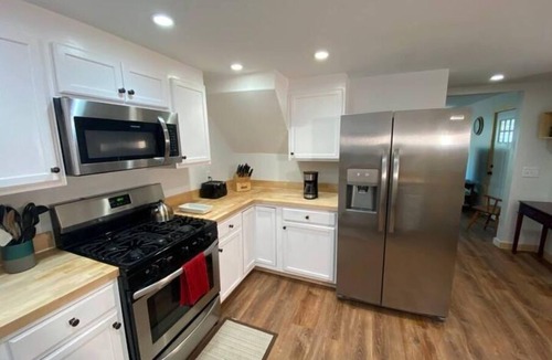 Speculator Cottage | Snowmobile Access & Close to Oak Mt. Ski - Cozy Cabin, Peaceful-Sleeps 6