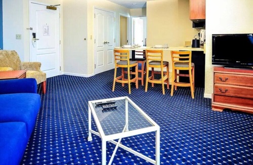 Mishawaka Villa | South Bend | Irish Game Stay | Pool + Hot Tub