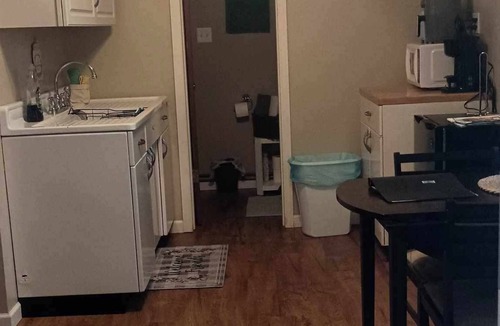 Fairfield Apartment | Southwest Retreat Private Pet friendly, fenced in yard 7min off I-64.