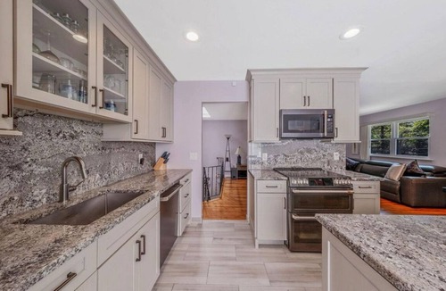 West Hills House | Spacious 3BR Modern Family Retreat Near Oheka Castle and Huntington Village