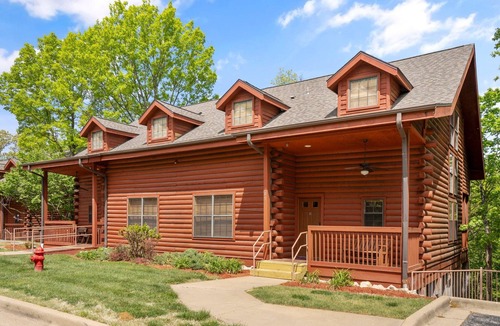 Branson Theater District Cabin | Spacious 4 BD Cabin at Thousand Hills Golf Resort in Branson, MO - Perfect for Family Getaways!