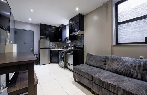 Manhattan Valley Apartment | Spacious 4-bedroom apartment in tranquil New York with AC