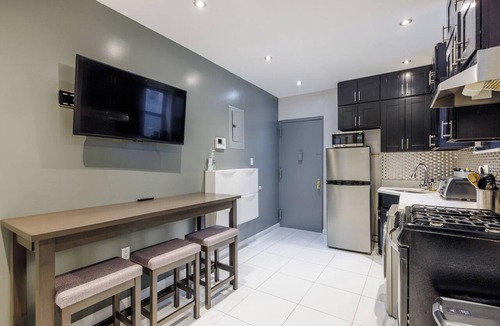 Manhattan Valley Apartment | Spacious 4-bedroom apartment in tranquil New York with AC