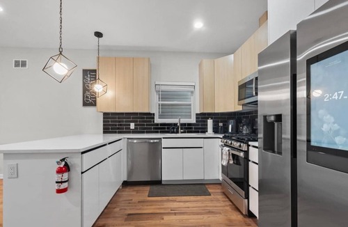 West Side Apartment | Spacious 4BED 3BA Apt with Garage Near NYC and MetLife Stadium, close to PATH ready for FIFA