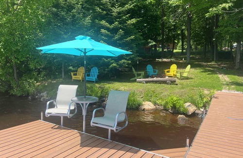 Tomahawk House | Spacious and Charming 3BR 3BA 2 Story Log Home, Canoe, Kayaks Included